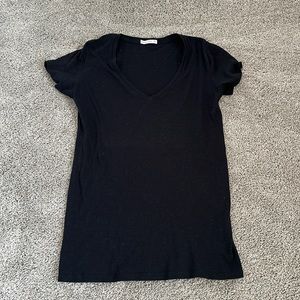 V-neck t-shirt